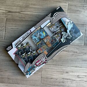 New Pokémon Unova Heavy Hitters Premium Black and White 12 Booster Sealed Box